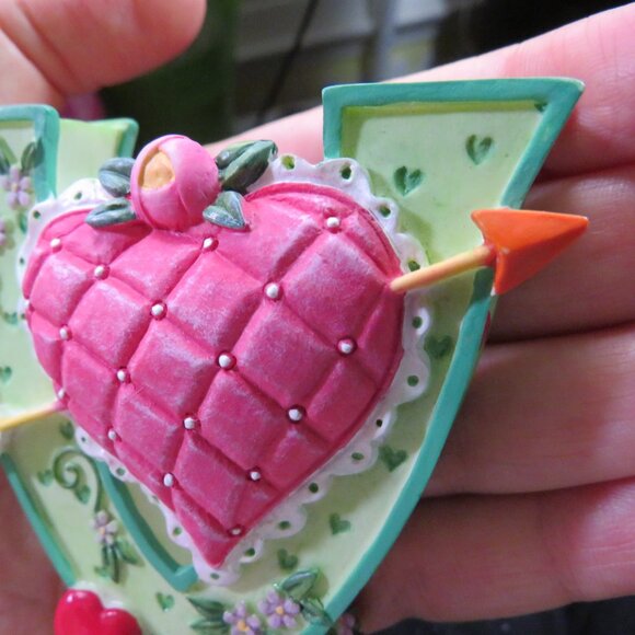 Mary Engelbreit letter "V" resin alphabet 1999 2.75" tall NO CHIPS Valentine - Picture 5 of 7